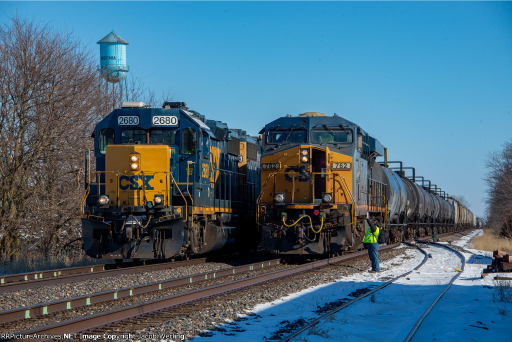 CSX 762 and CSX 2680